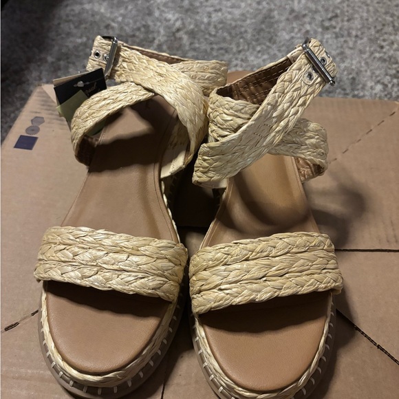 BNWT Universal Thread BraideD Rafia Sandals - Picture 2 of 5